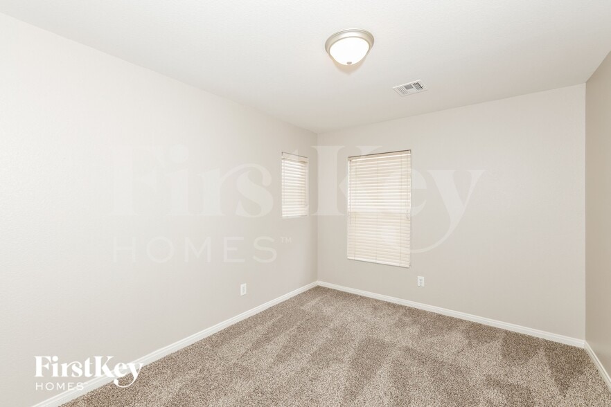 Building Photo - 6245 Maidenhair Fern Ct