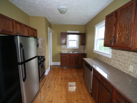 Building Photo - 206 Garfield Ave NW