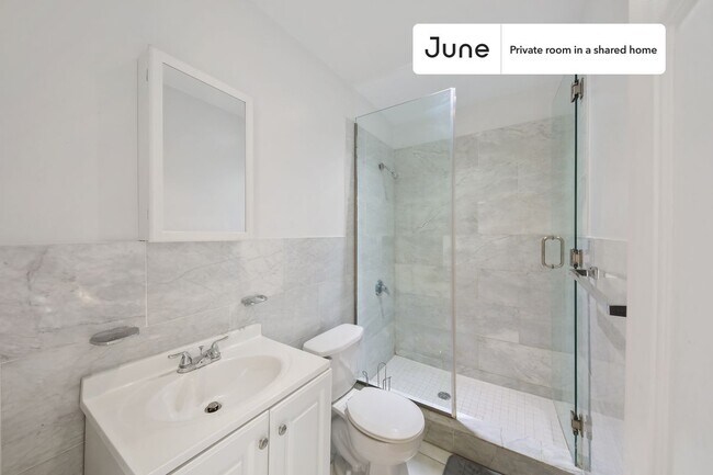 Building Photo - Room in Shared 4 bed/2 bath home in East Harlem