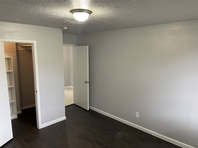 Building Photo - 2302 E Shannon St