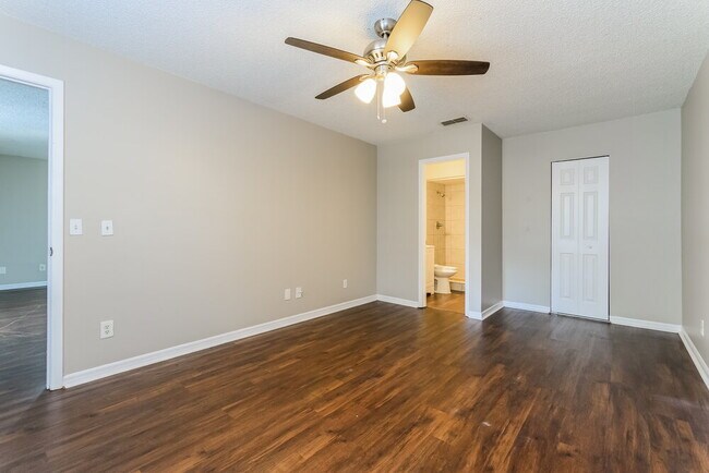 Building Photo - 718 Del Prado Dr