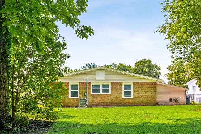 Building Photo - NE – Desirable Neighborhood, Brick Home, W...