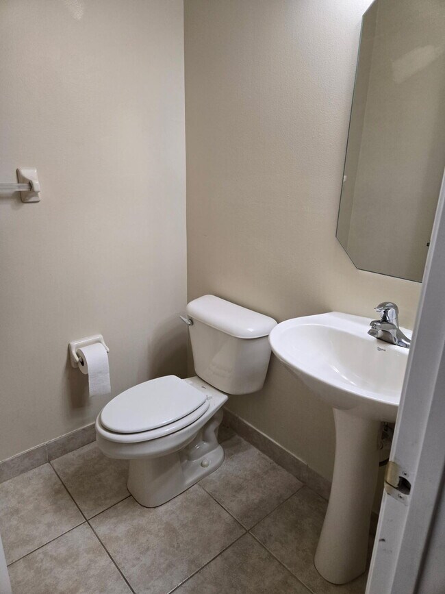 Building Photo - 1999 Newport Isles Blvd