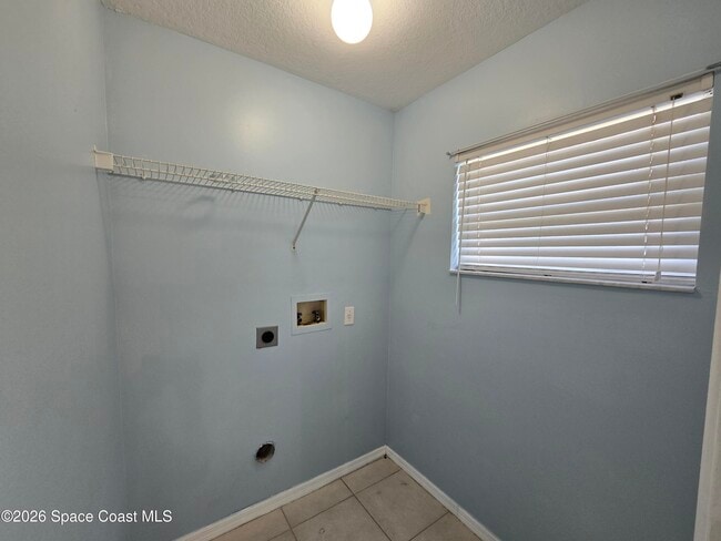 Building Photo - 481 10th Pl