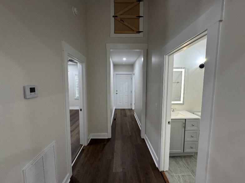 Building Photo - 632 Graham St