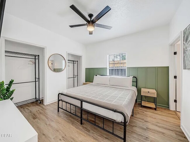 Building Photo - 6219 Poinciana Dr