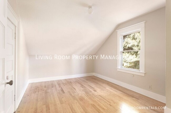 Building Photo - 6303 SE Windsor Ct