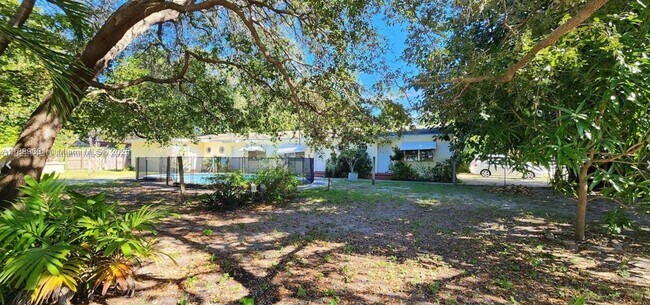 Primary Photo - 431 NE 64th St