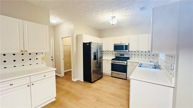 Building Photo - 2321 Clipper Ln