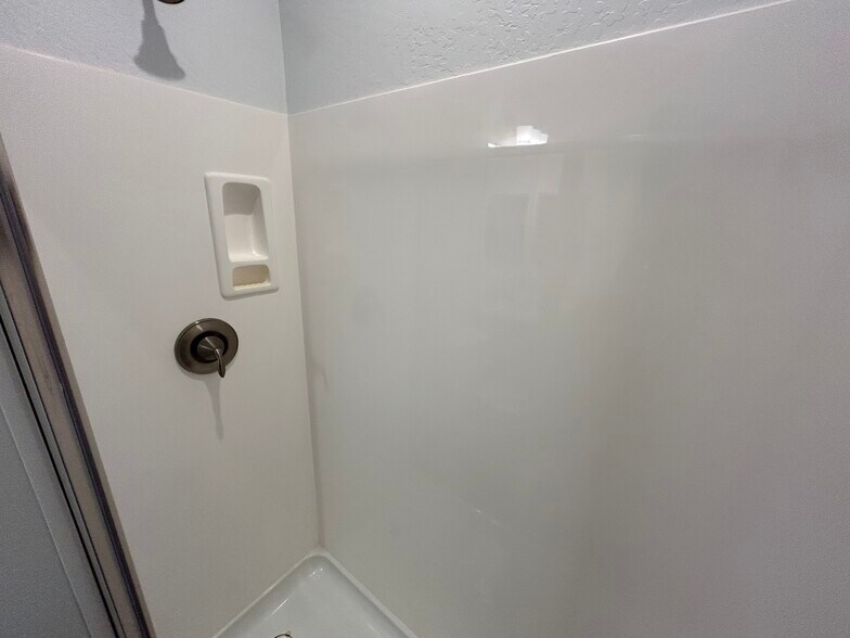 Building Photo - 8731 W Wagon Wheel Dr