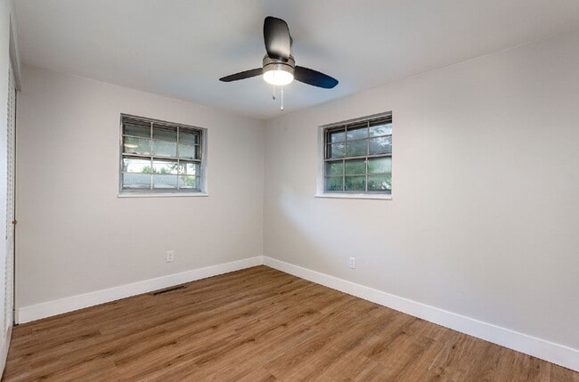 Building Photo - 722 Castro Ln