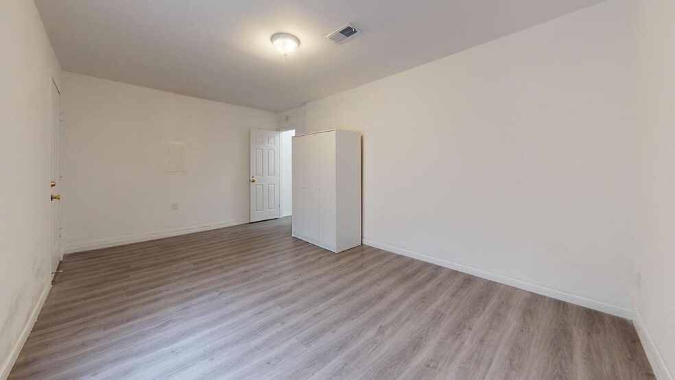 Building Photo - 3525 Hacienda Dr