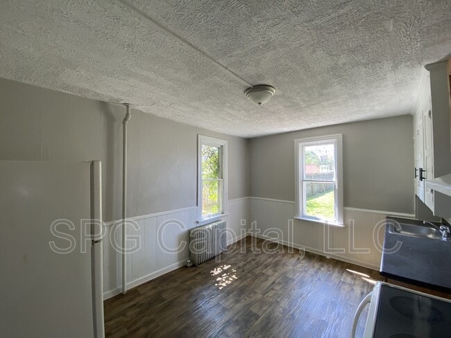 Building Photo - 324 N Franklin St