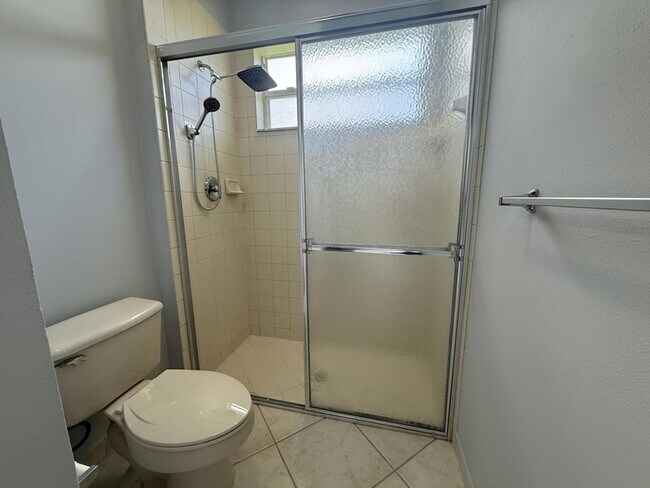 Building Photo - 9084 Silver Glen Way