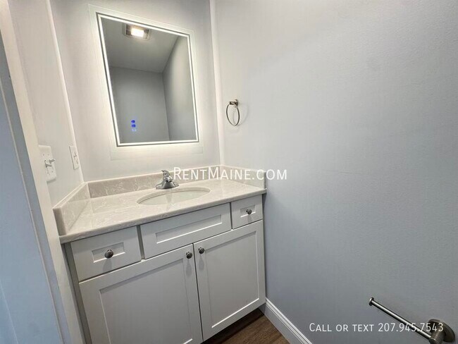 Building Photo - 208 Rocky Rdg Dr