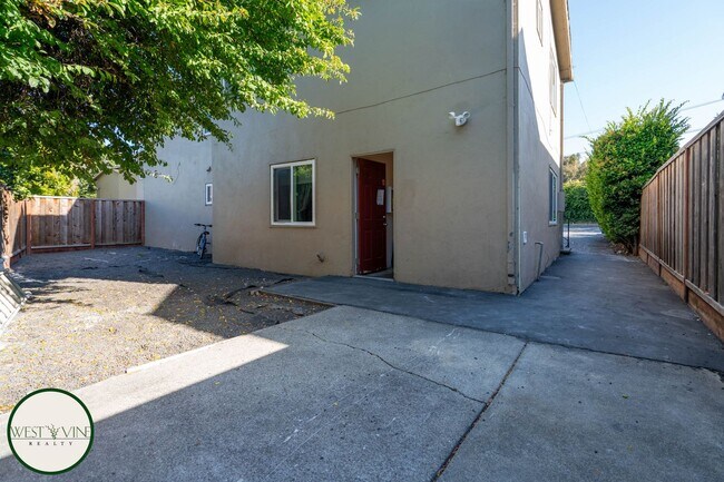Building Photo - 513 Pierce Rd