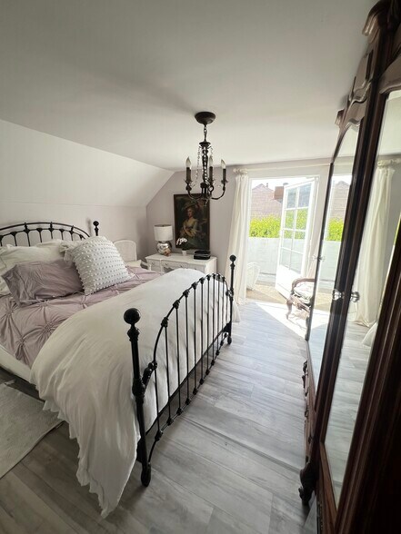 Main Bedroom with door to Terrace - 822 E Kensington Rd