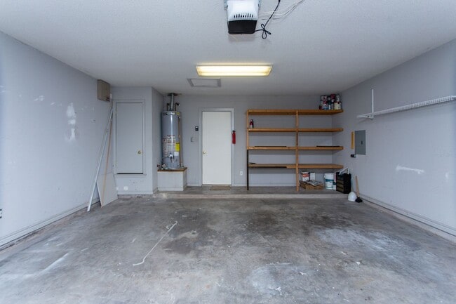 Building Photo - Spacious 2 Bedroom Home!