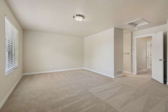 Building Photo - 3 Bed, 2.5 Bath Townhome in South Jordan – Solar-Powered, Low Utility Bills