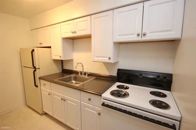 Building Photo - 2 br, 1 bath  - Laurel Gardens Apartments