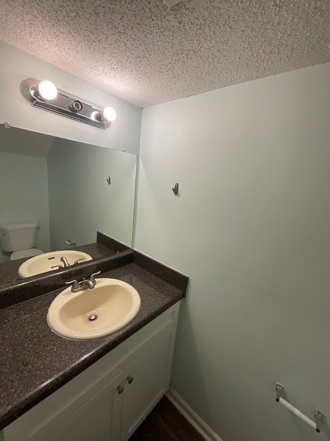 Building Photo - 3924 Miramar Ct