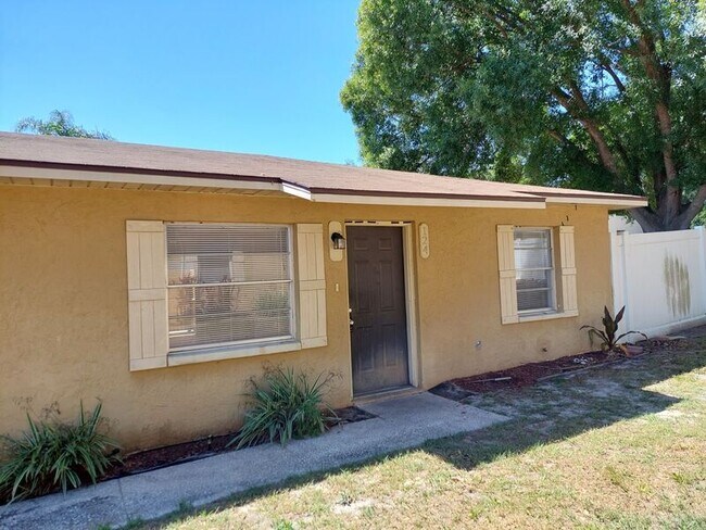 Building Photo - 124 Rebecca Ln