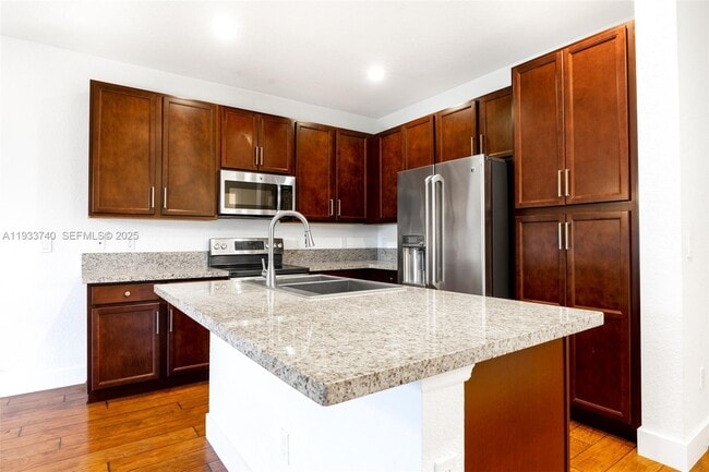 Building Photo - 4652 Horseshoe Cir