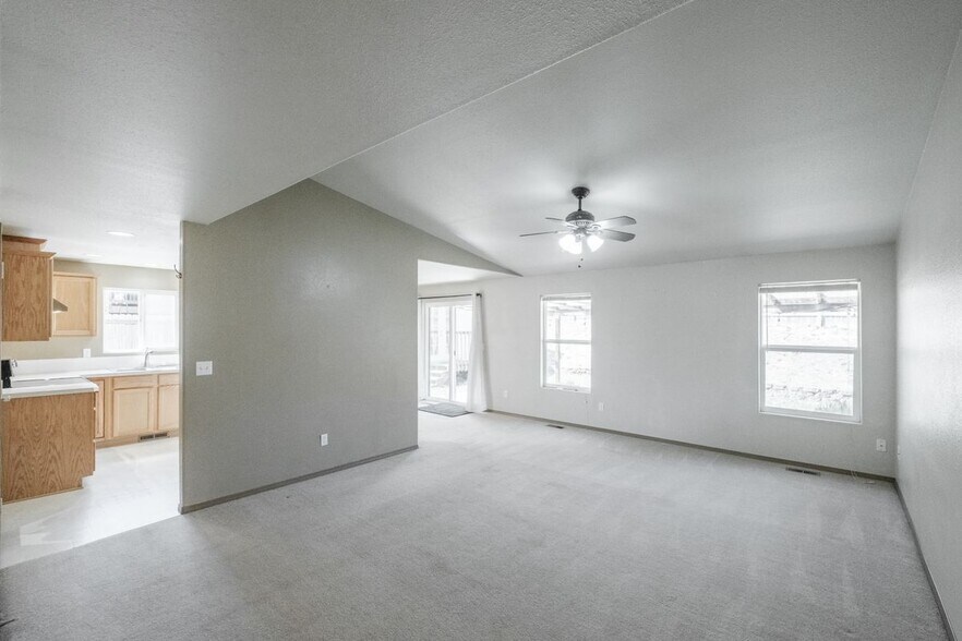 Building Photo - 5448 Siletz Ln