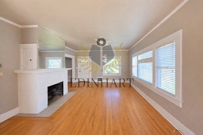 Building Photo - 1105 N College Ave