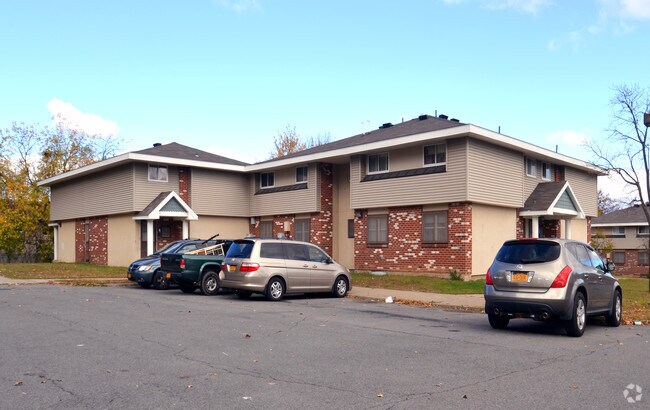 Building Photo - MacGathan Townhouses