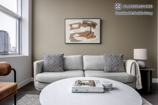 Building Photo - 1000 S Clark St