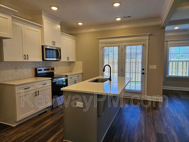 Building Photo - 3112 Venetian Dr