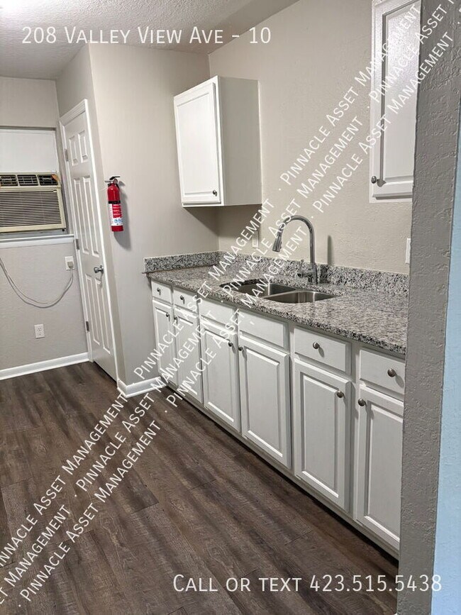 Building Photo - 208 Valley View Ave