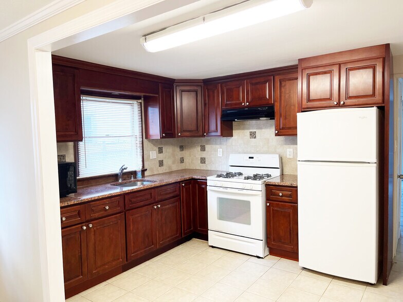 Building Photo - 36 2nd Ave