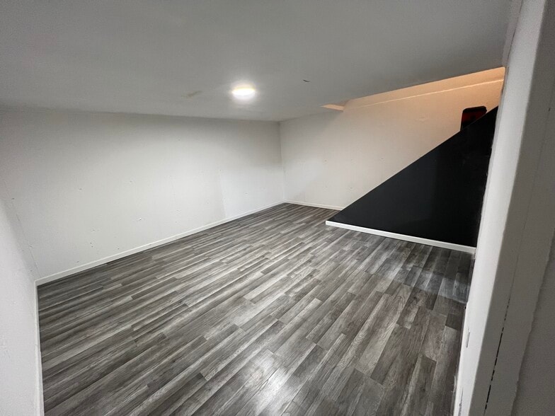 Basement Room (Utility with Laundry on the Right) - 2951 Traceway Dr