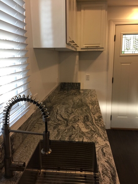 kitchen - 804 Carpenter St