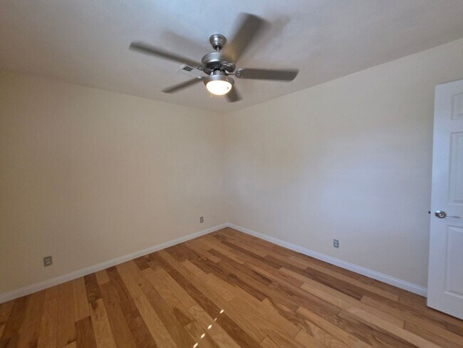 Building Photo - Spacious Home in the Heart of Green Valley