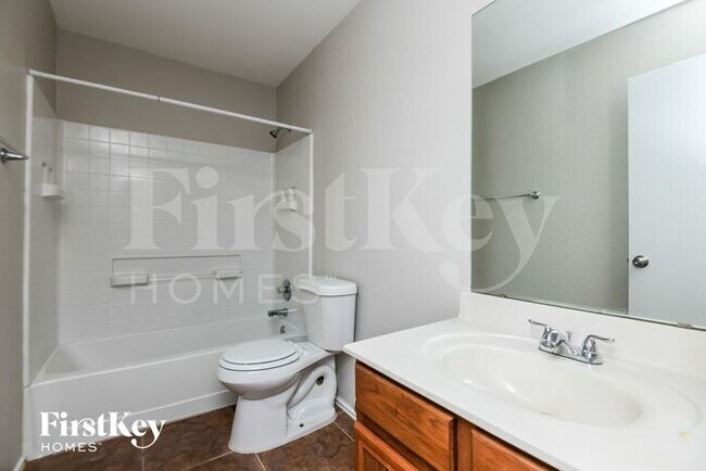 Building Photo - 324 Bob White Dr