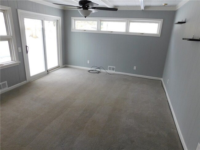 Building Photo - 32 Crystal Spring Ln
