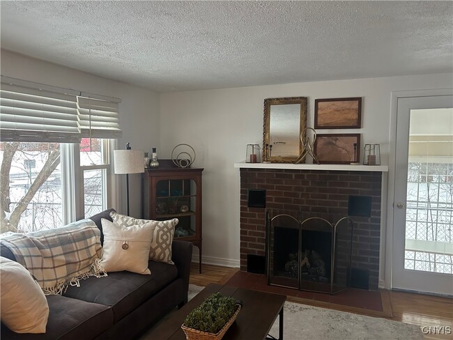 Building Photo - 511 Hickory St