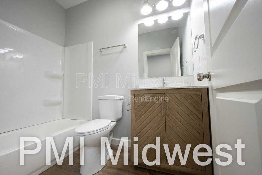 Building Photo - 2810 E Michigan St