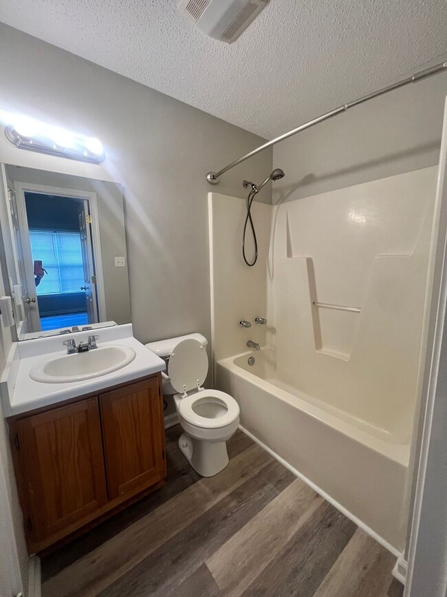 Building Photo - Two Bedroom Two Bath