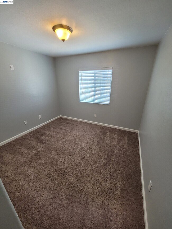 Building Photo - 577 Rockingham Way