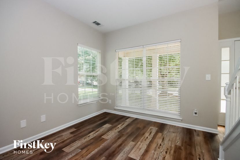 Building Photo - 105 Meandering Way Ln