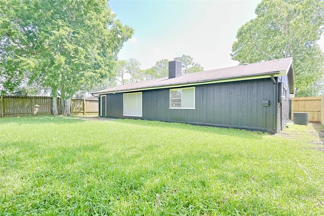 Building Photo - 9910 Kent Towne Ln