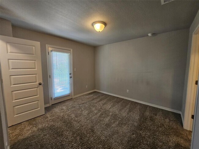 Building Photo - 1721 Artesian Spgs Xing