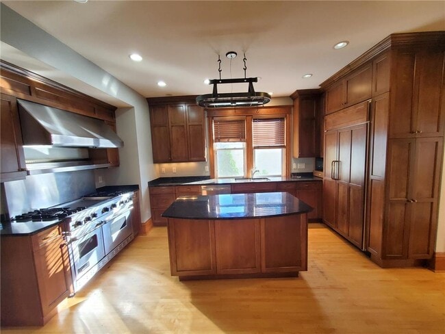 Building Photo - 1712 W 31st St