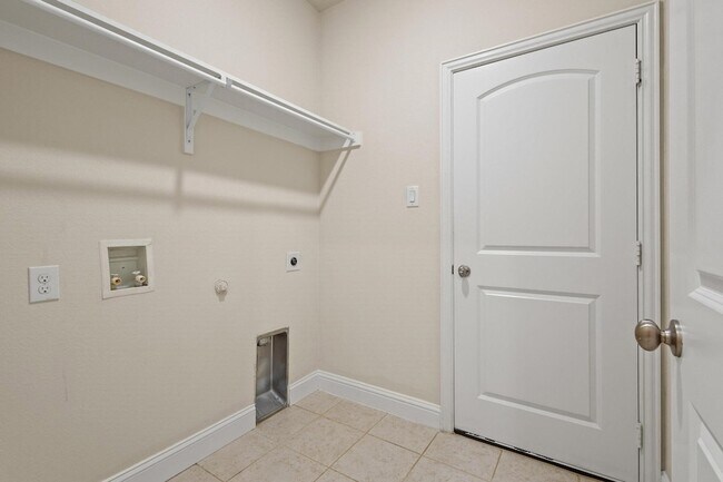 Building Photo - 7822 Cottonwood Dr