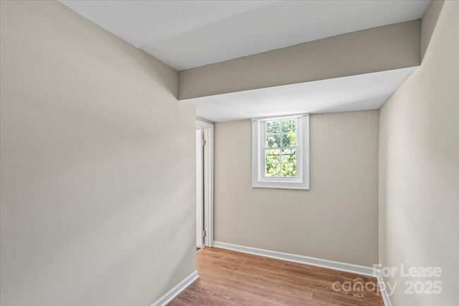 Building Photo - 904 Edgewood Cir