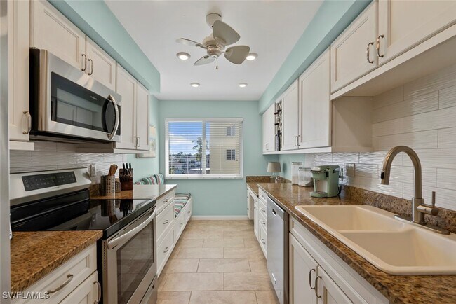 Building Photo - 3420 Gulf Shore Blvd N